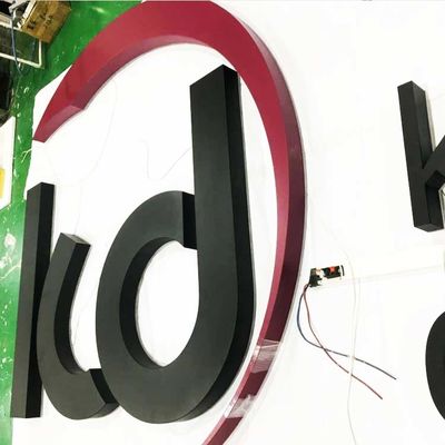 نما ساختمان سه بعدی با نور پس زمینه علامت نامه 6500K