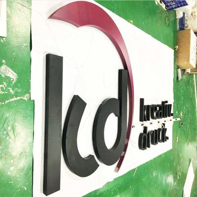 نما ساختمان سه بعدی با نور پس زمینه علامت نامه 6500K