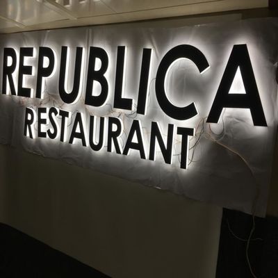 OEM ODM پلاستیکی الفبای اکریلیک نورانی تبلیغات ویترین فروشگاه