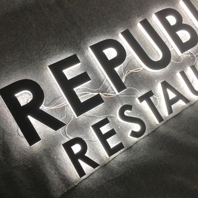 OEM ODM پلاستیکی الفبای اکریلیک نورانی تبلیغات ویترین فروشگاه