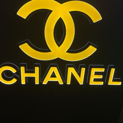 حروف الفبای ال‌ای‌دی اکریلیک سفارشی در فضای باز و مد روز HIGHSPAN