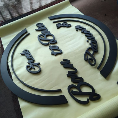 علامت نامه سه بعدی اکریلیک بدون روشنایی نشان تجاری لوگوی پایه دیواری