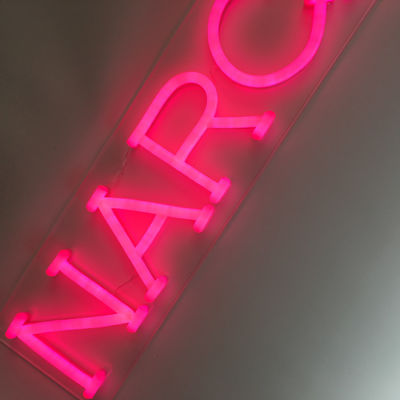 حروف علامت نئون پشت اکریلیک شفاف UL برای دیوار به طول 62 سانتی متر