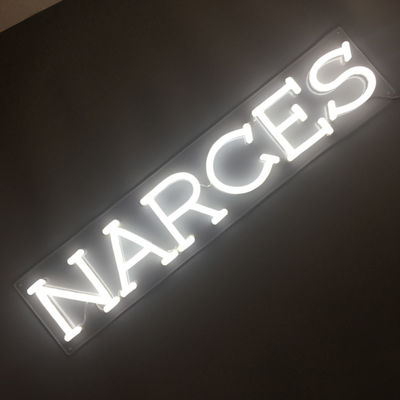 حروف علامت نئون پشت اکریلیک شفاف UL برای دیوار به طول 62 سانتی متر