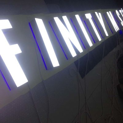 پایه دیواری 3 تا 5 میلی متری تابلو اکریلیک در جلوی فروشگاه، حروف کانال روشن برای فروشگاه ها