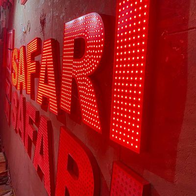 مرکز خرید تابلوهای حروف روشن غول پیکر به ضخامت 10 سانتی متر