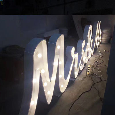 دکور عروسی علامت خیمه شب بازی فلزی نقاشی شده CE ROHS