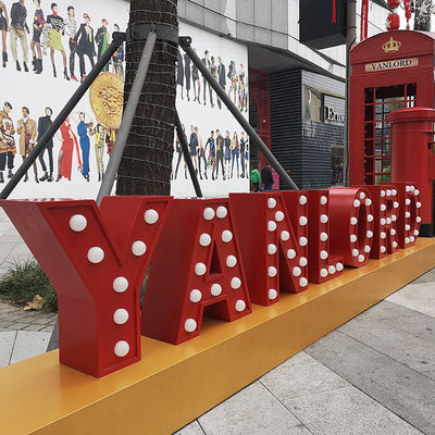 آبکاری چراغ های خیمه شب بازی غول پیکر در فضای باز