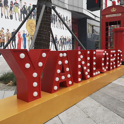 آبکاری چراغ های خیمه شب بازی غول پیکر در فضای باز