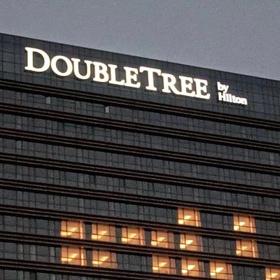 Led Light نام شرکت آرم ساختمان علامت سه بعدی کانال حروف