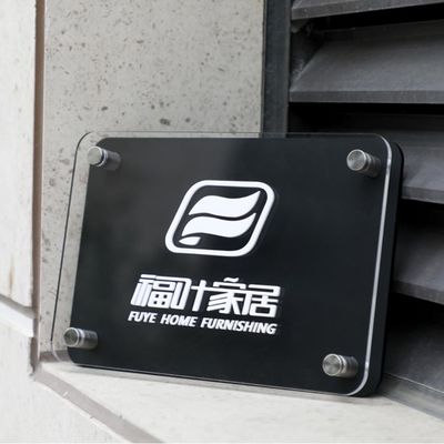 علامت حروف اکریلیک برش سه بعدی لیزری با رنگ طلایی نام فروشگاه