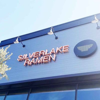 لوگوی فروشگاه طراحی OEM حروف علامت مسی برش مسطح 10 تا 100 سانتی متر ارتفاع