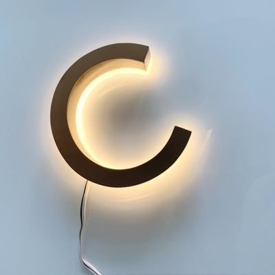 چراغ‌های بیرونی سه بعدی علامت حروف اکریلیک 304# فولاد ضد زنگ 3 سانتی‌متری