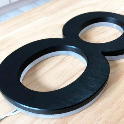 تابلوی حروف اکریلیک سه بعدی با نور پس زمینه با رنگ مشکی به ضخامت 12 سانتی متر