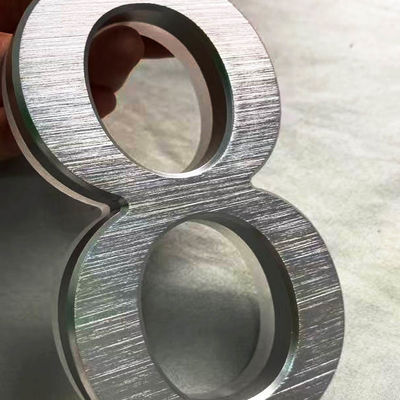 تابلوی حروف اکریلیک سه بعدی با نور پس زمینه با رنگ مشکی به ضخامت 12 سانتی متر