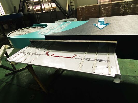 محصولات علامت ساختمان سفارشی طراحی شده برای ترکیب زیبایی شناسی دوام و عملکرد برای علامت موثر در فضای باز