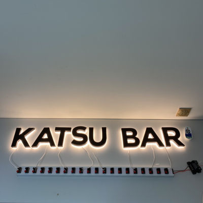 تابلوهای سه بعدی با نور پس زمینه روکش مشکی تابلوهای لوگوی فولاد ضد زنگ HIGHSPAN