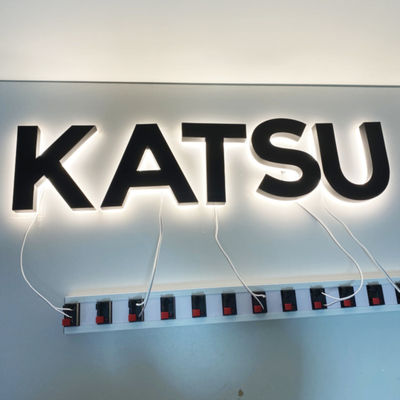 تابلوهای سه بعدی با نور پس زمینه روکش مشکی تابلوهای لوگوی فولاد ضد زنگ HIGHSPAN