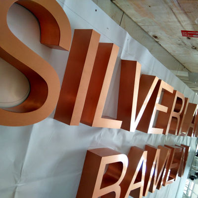 لوگوی فروشگاه طراحی OEM حروف علامت مسی برش مسطح 10 تا 100 سانتی متر ارتفاع