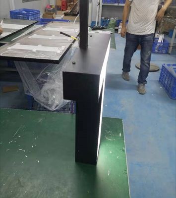 پایه سقف اکریلیک سه بعدی با حروف فلزی رنگ مشکی برای دیوار